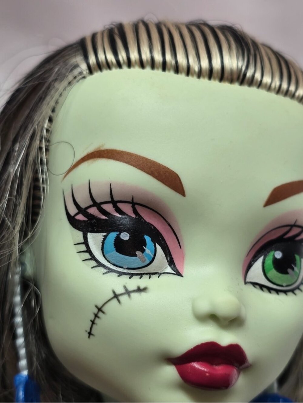 Monster High Frightfully Tall Ghouls 17’’ Frankie Stein Doll with stand - Picture 2 of 16